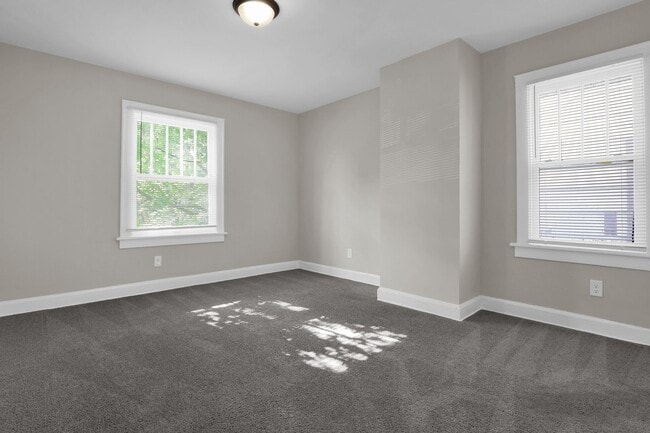 Building Photo - Updated 3 Bedroom, 2 Bathroom Home with Sp...