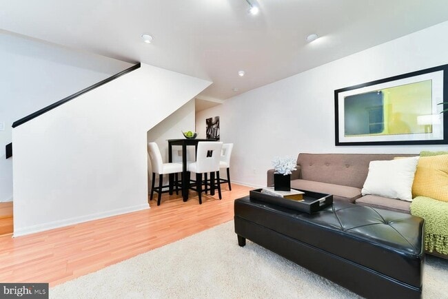 Building Photo - 1843 Mintwood Pl NW