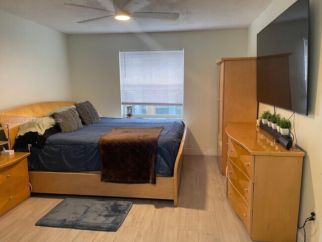 Building Photo - 150 NW 96th Ave