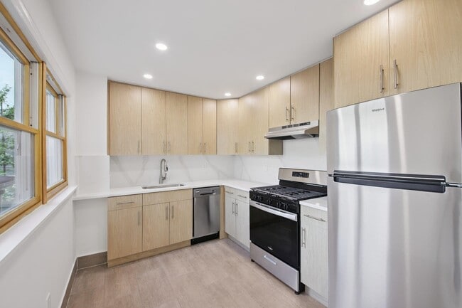 Primary Photo - 307 9th St
