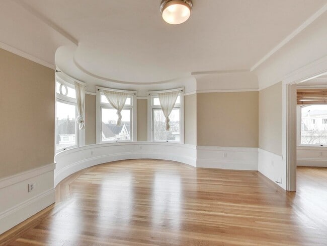 Building Photo - 2107 Pierce St