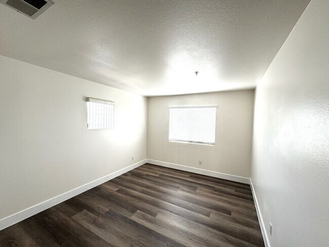 Building Photo - Beautiful 3 Bedrooms, 2.5 Baths Single Family Home with Golf Course Views For Lease