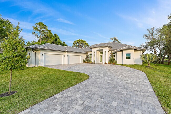 Building Photo - 18211 SE Old Trail Dr W