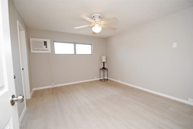 Building Photo - 2515 Yoakum Blvd