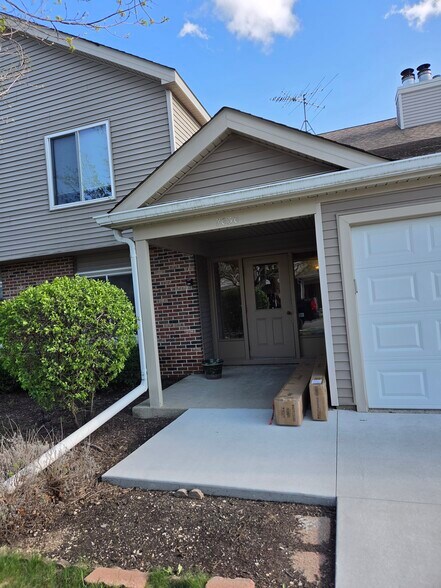 Building Photo - 7030 Park Lane Ct