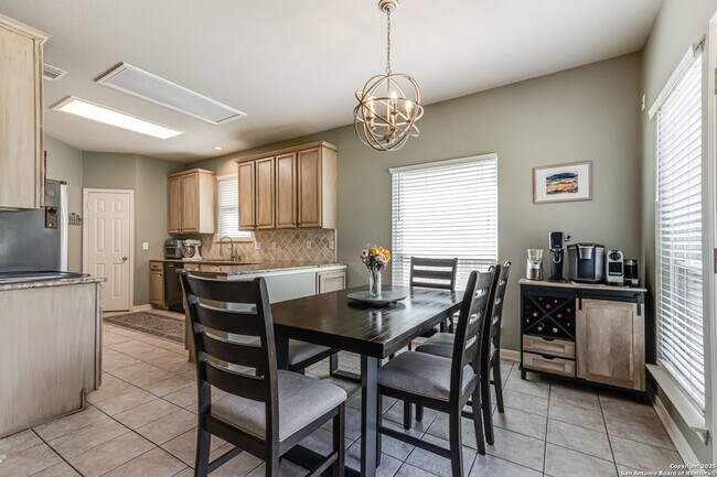 Building Photo - 2026 Thicket Trail Dr