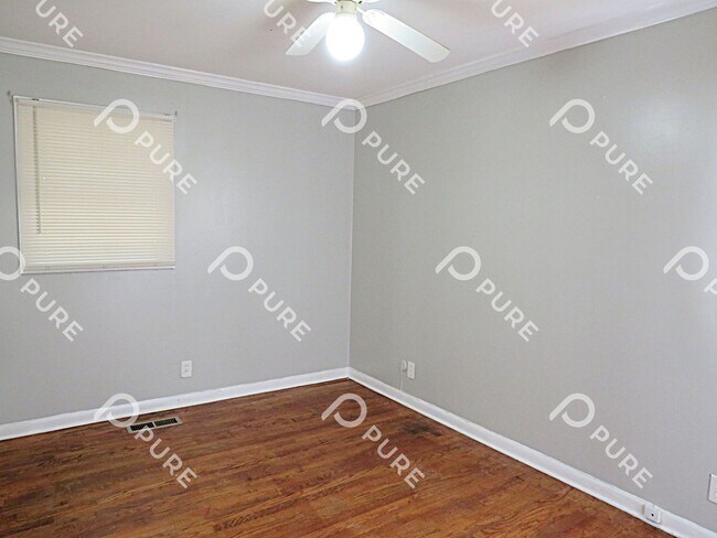Building Photo - 3510 Avondale!