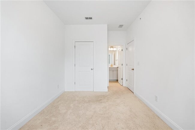 Building Photo - 6605 Beacon Dr