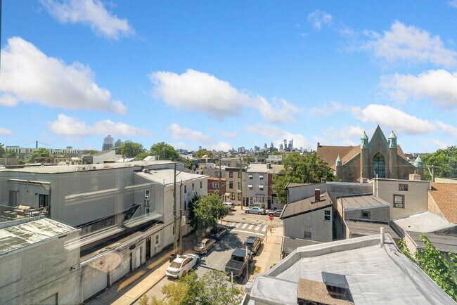 Building Photo - 1247 E Columbia Ave