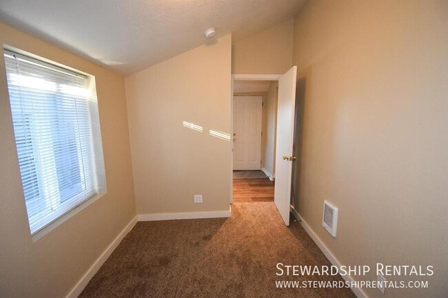 Building Photo - 195 N 9th St