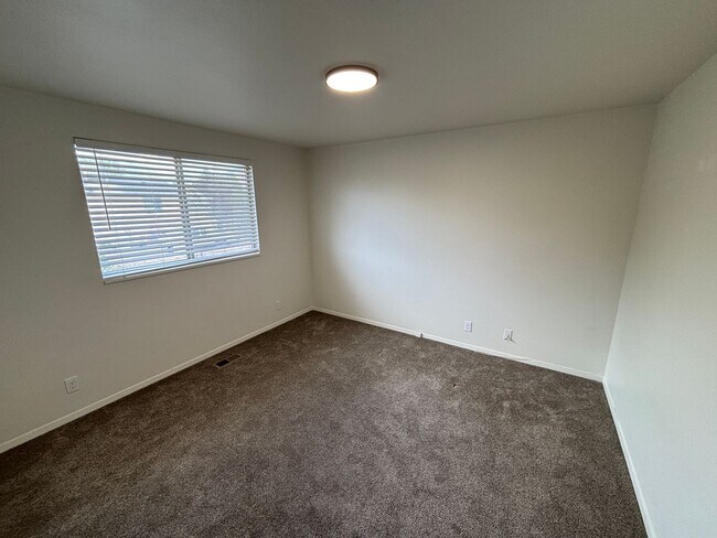 Building Photo - 692 W 1400 S