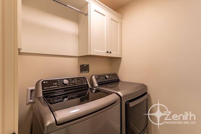 Building Photo - Modern Living in Ridgefield – 3BR/2.5BA Co...