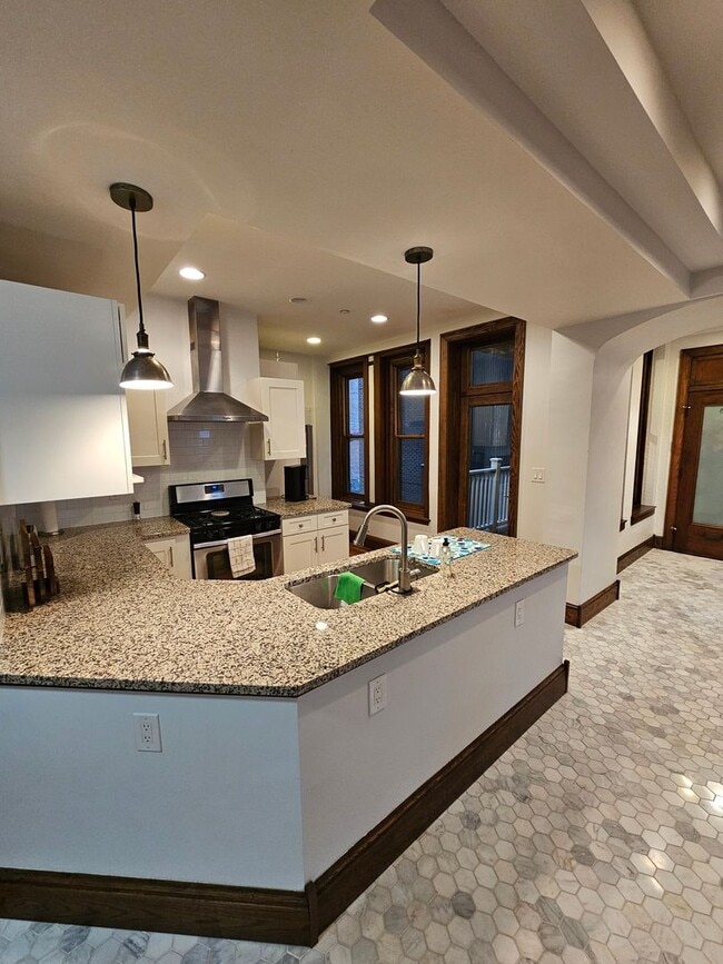 Building Photo - Fully Furnished Public Square Apartment!!!