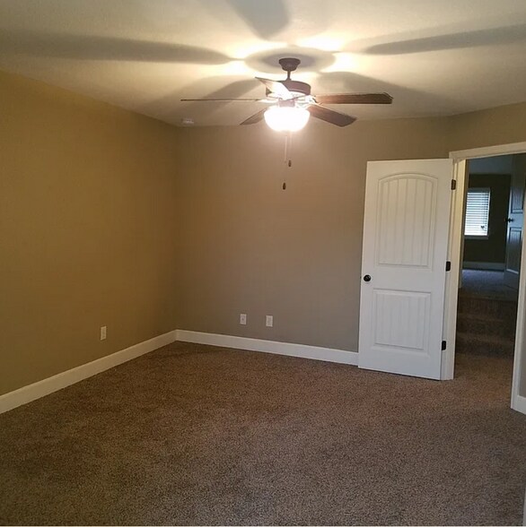 Building Photo - 2176 SW Timbertrace Ln