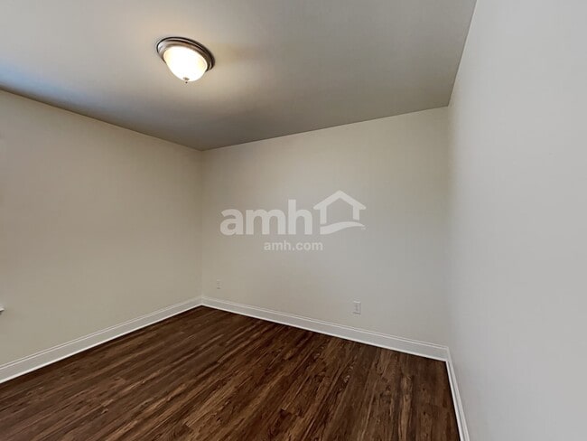 Building Photo - 7049 Creeksong Dr