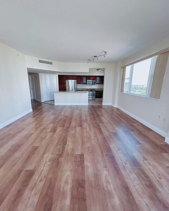 Building Photo - 19900 E Country Club Dr