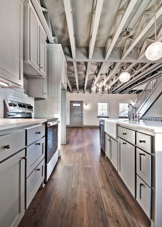 Building Photo - Chicago Row Townhouse