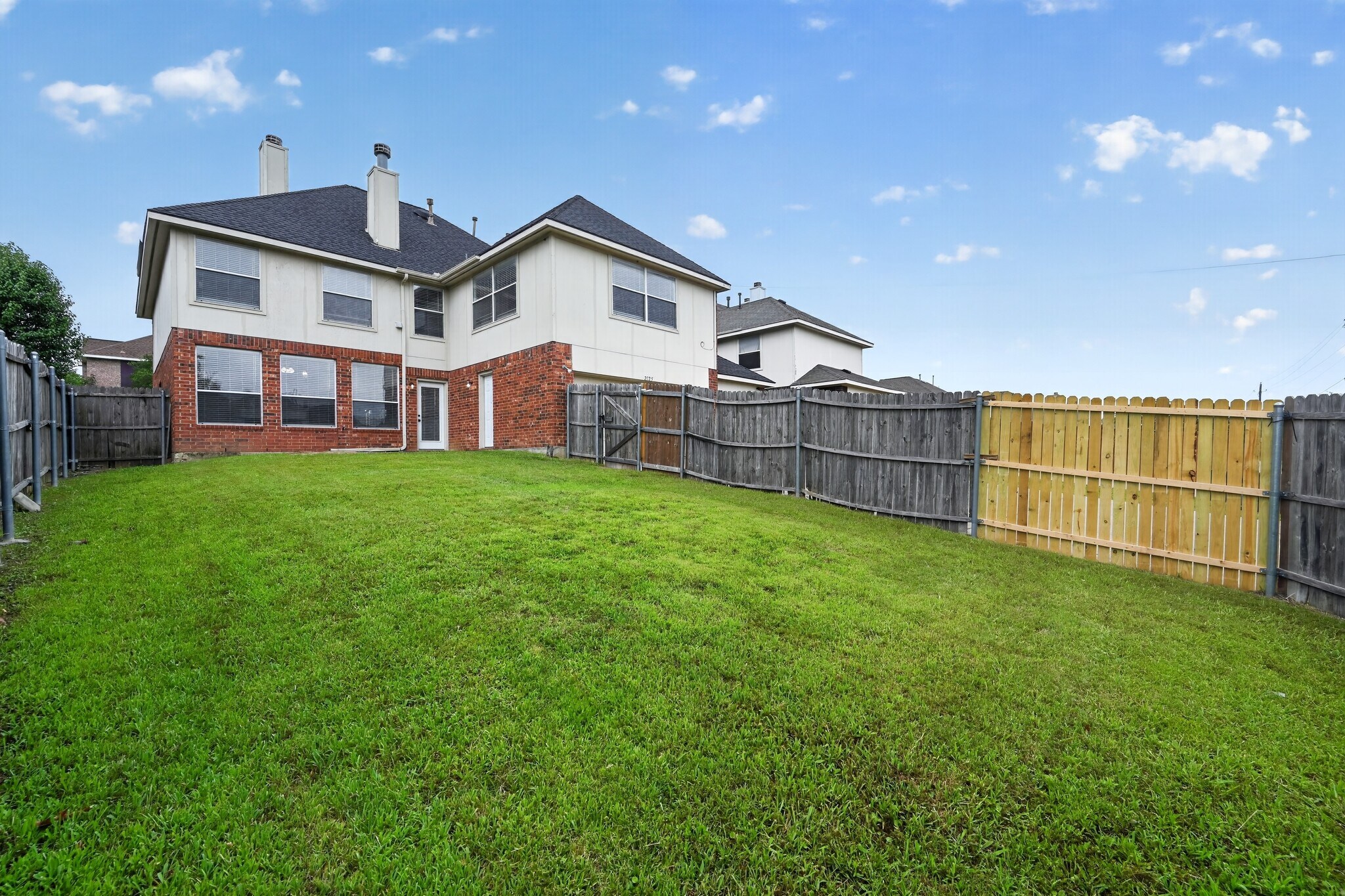 Building Photo - 2125 Elm Falls Pl