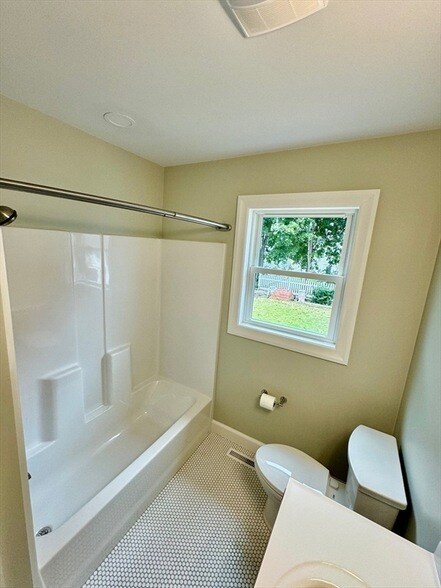 Building Photo - 40 Judy Ln