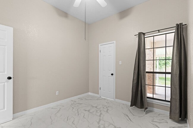 Building Photo - 5003 Joseph Dr
