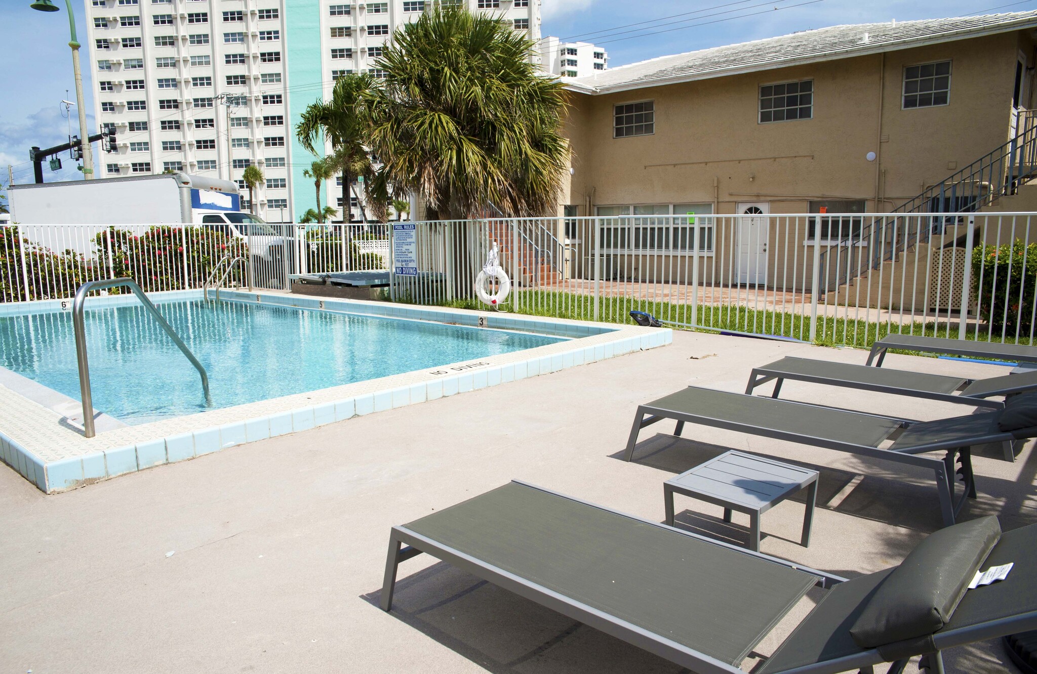 Building Photo - 4051 N Ocean Dr