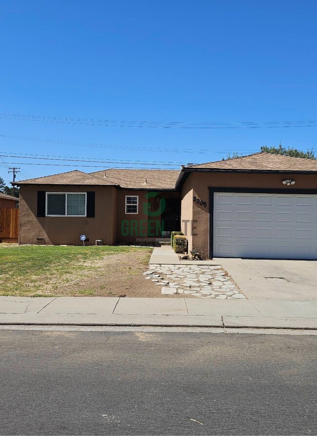 Building Photo - NOW AVAILABLE! 3 Bedroom, 1 Bathroom Home ...