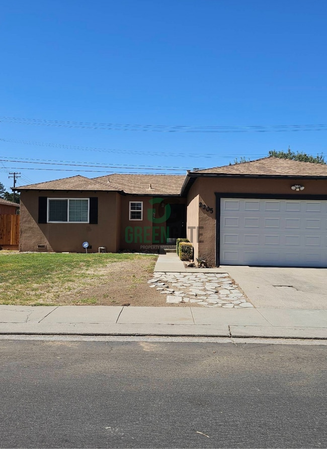 Primary Photo - Rent Reduced! 3 Bedroom, 1 Bathroom Home W...