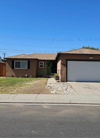 Building Photo - Rent Reduced! 3 Bedroom, 1 Bathroom Home W...