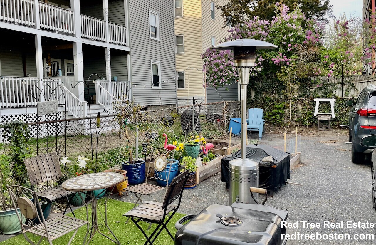 Building Photo - 10 Houghton St