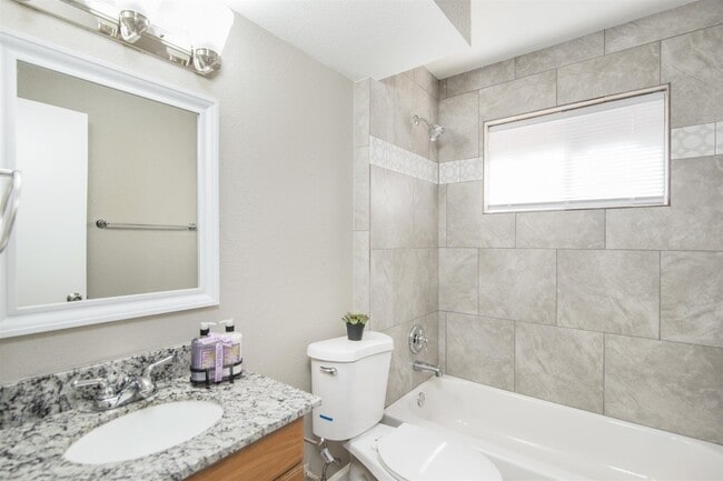 Building Photo - 9619 Rockhurst Dr