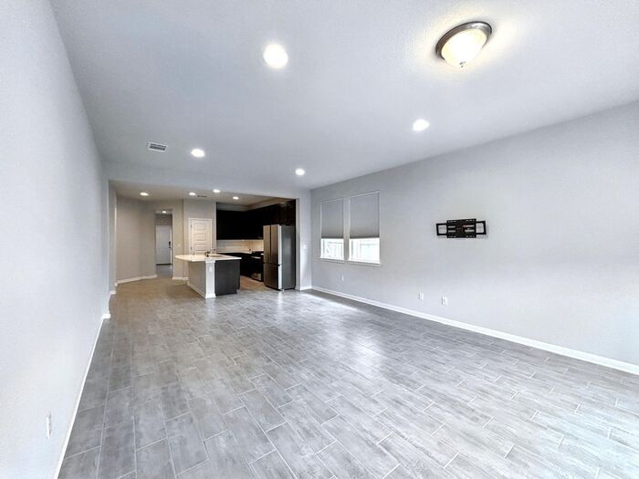 Building Photo - 12402 Zenyatta Dr
