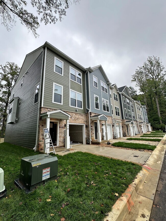 Building Photo - 1104 Thomas Trl