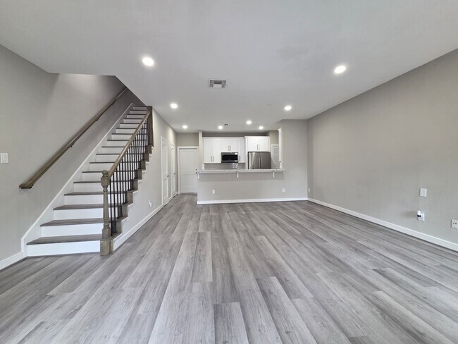 Building Photo - 6000 Reims Rd