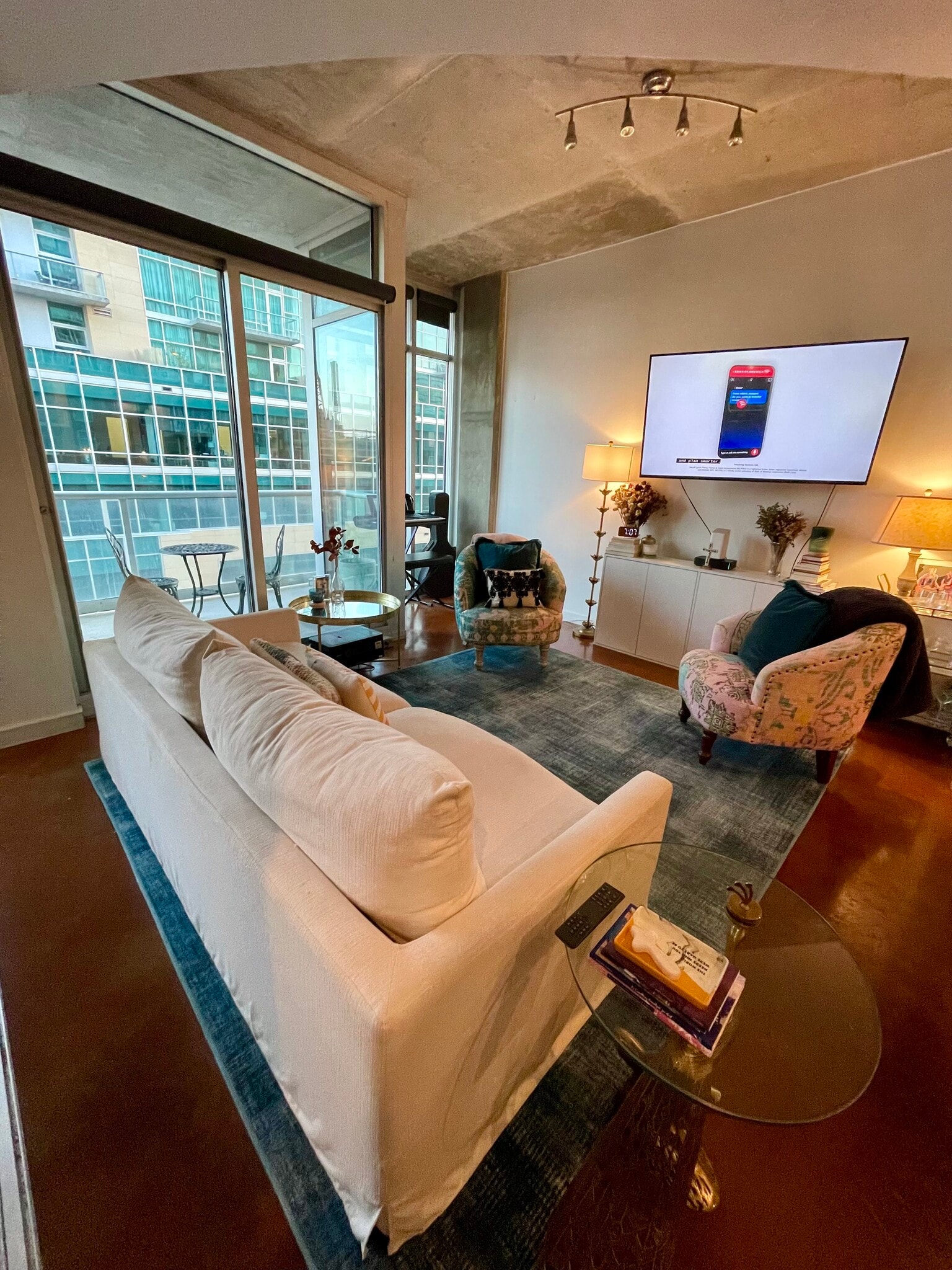 Building Photo - 600 12th Ave S