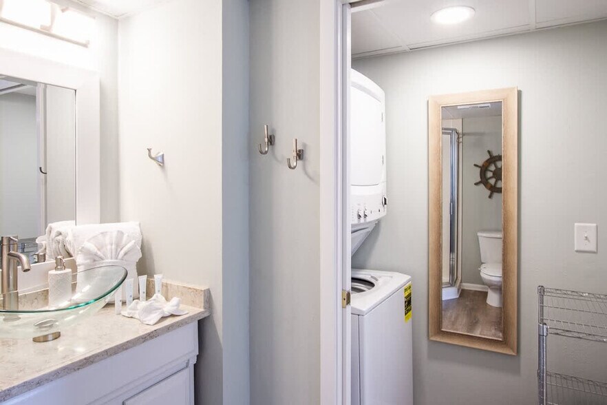 Building Photo - 10517 Front Beach Rd