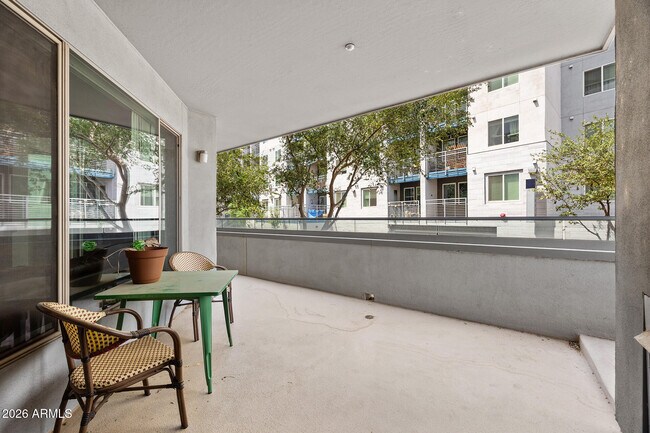 Building Photo - 945 E Playa Del Norte Dr