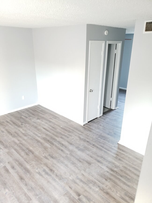 Building Photo - 405 Willett Pl Blvd
