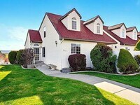 Building Photo - Move-In Special: $1000 off first month's r...