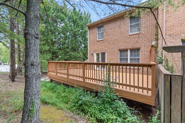 Building Photo - 9401 Rosmarin Way