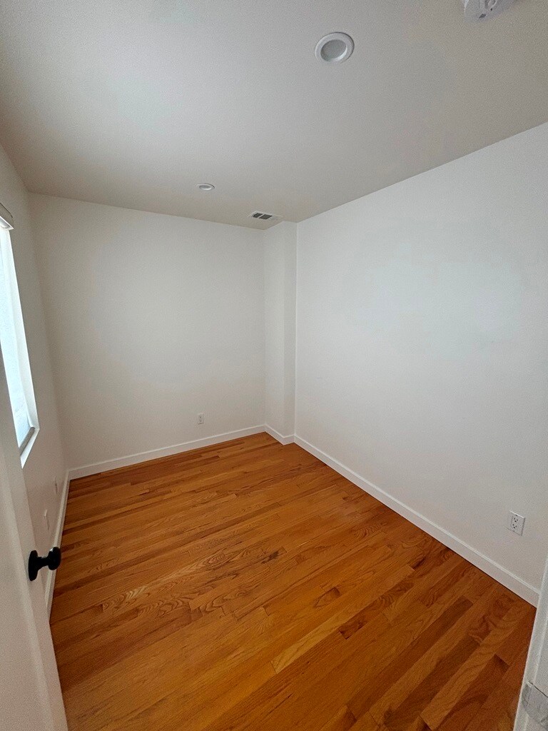 Building Photo - 414 Firmin St