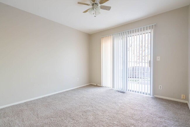 Building Photo - 3915/3917 E 60th Pl Duplex