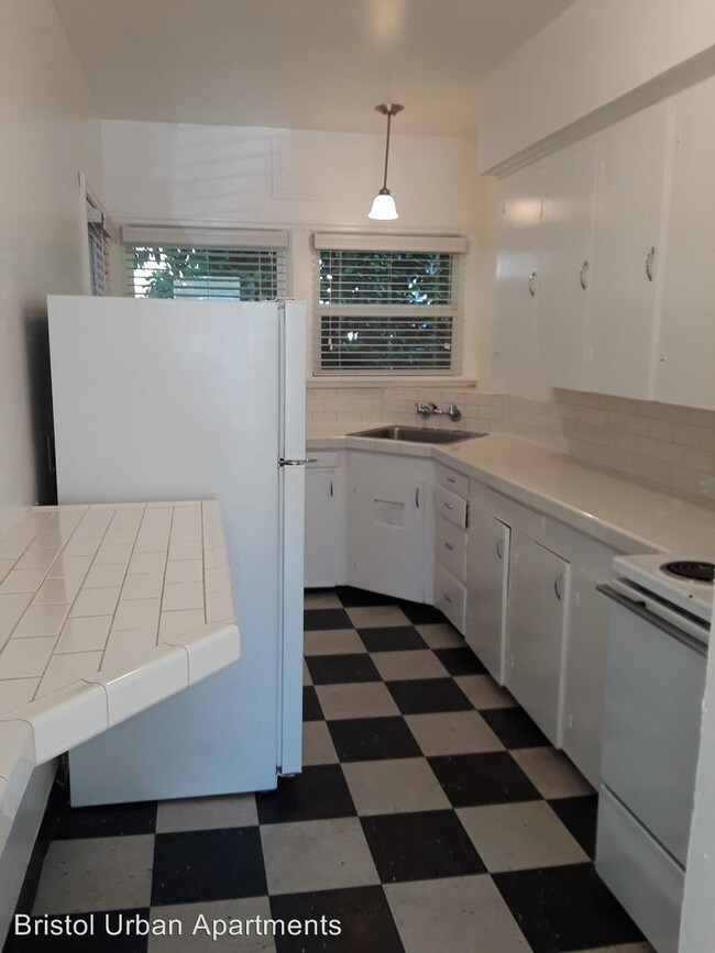 Building Photo - 727 NE Schuyler St