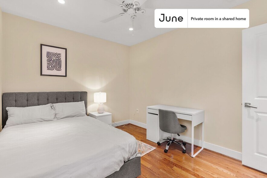 Building Photo - Room in Shared 3 bed/3 bath home