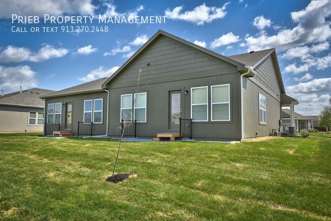 Building Photo - 443 W Apache St