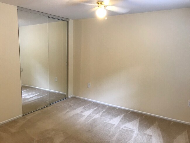 Building Photo - 5860 Wood Flower Ct