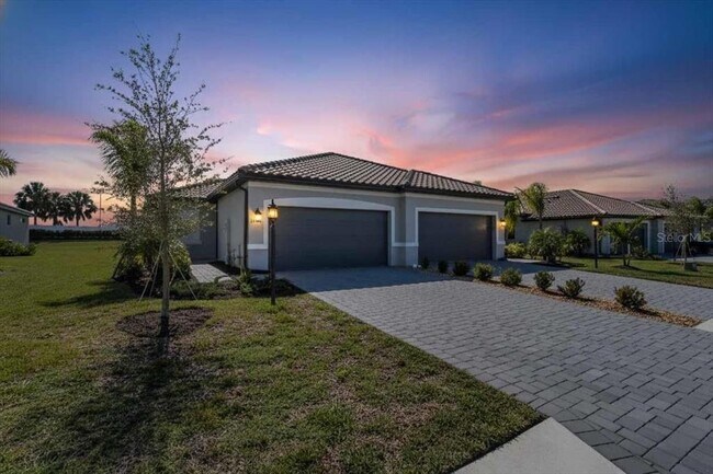 Building Photo - 15736 Sunny Day Dr