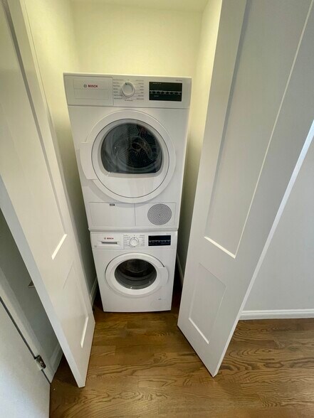 Washer Dyer In Unit - 320 Hammond Pond Pkwy