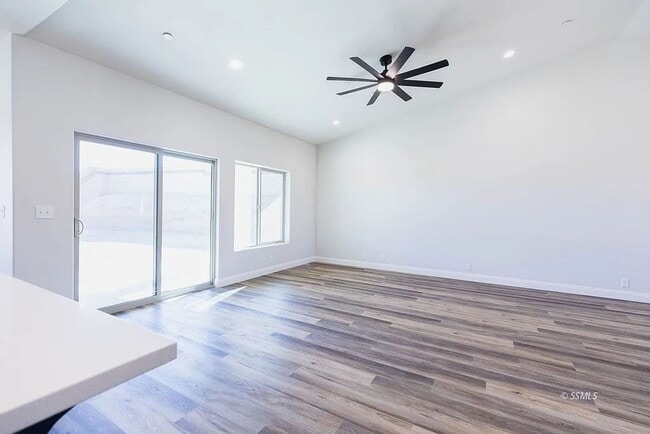 Building Photo - Charming 4-Bedroom Home with Modern Upgrad...