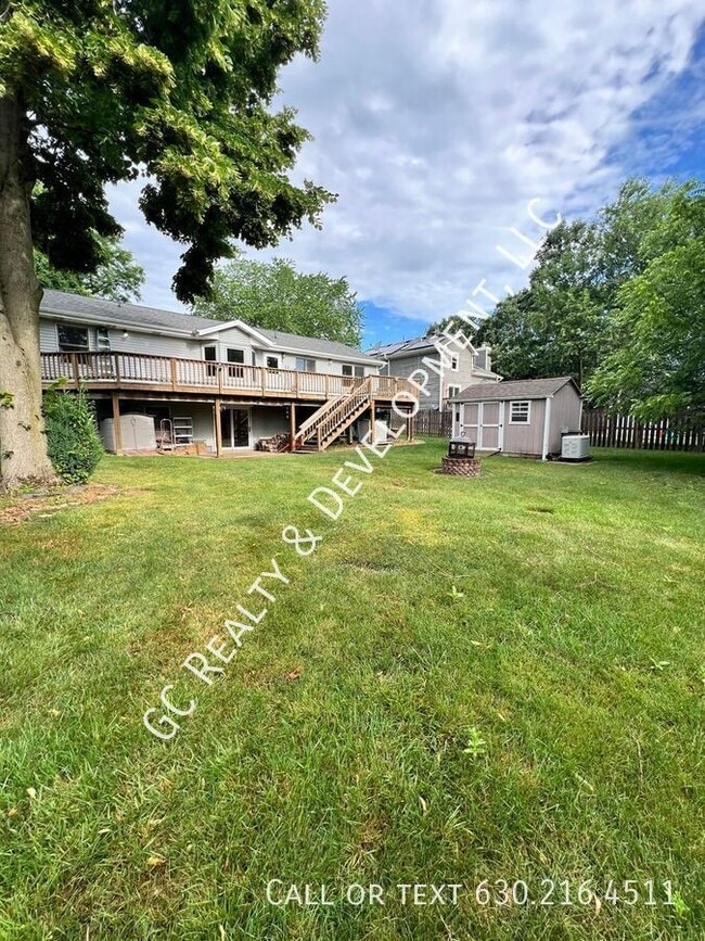 Building Photo - 1210 S Capri Terrace