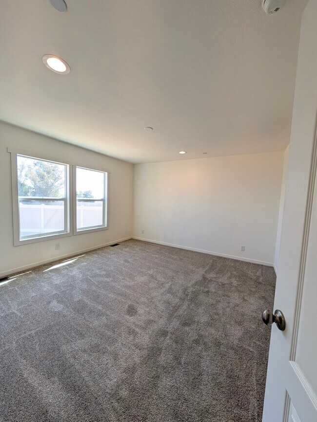 Building Photo - 25874 CA-74